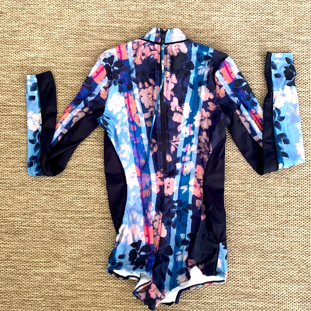 Fly bird O’Neill surf suit